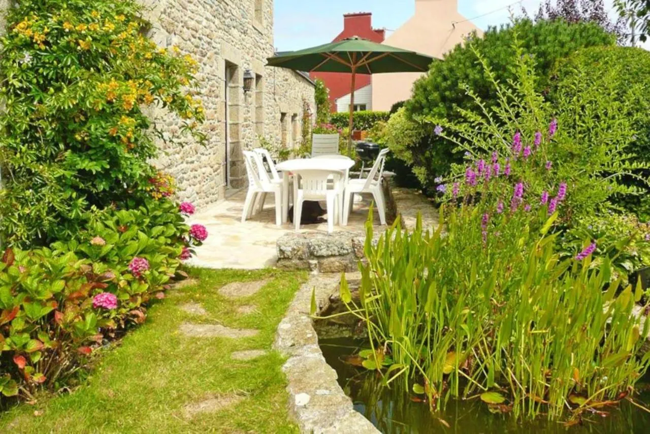 Maison Confortable Proche De Ploudalmezeau Avec Jardin 0*,  France