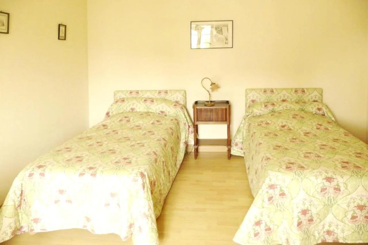 Maison Confortable Proche De Ploudalmezeau Avec Jardin Holiday home