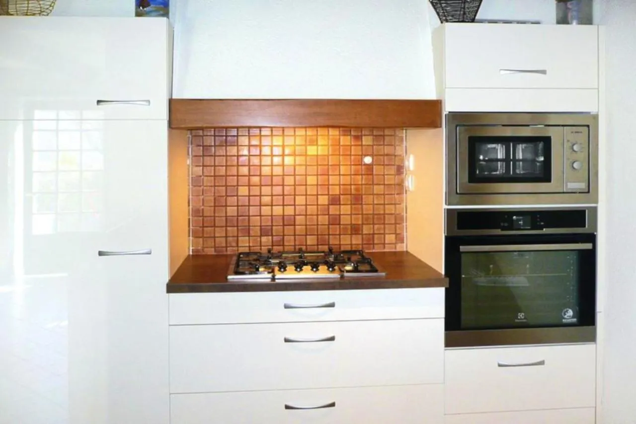 Maison Confortable Proche De Ploudalmezeau Avec Jardin Holiday home