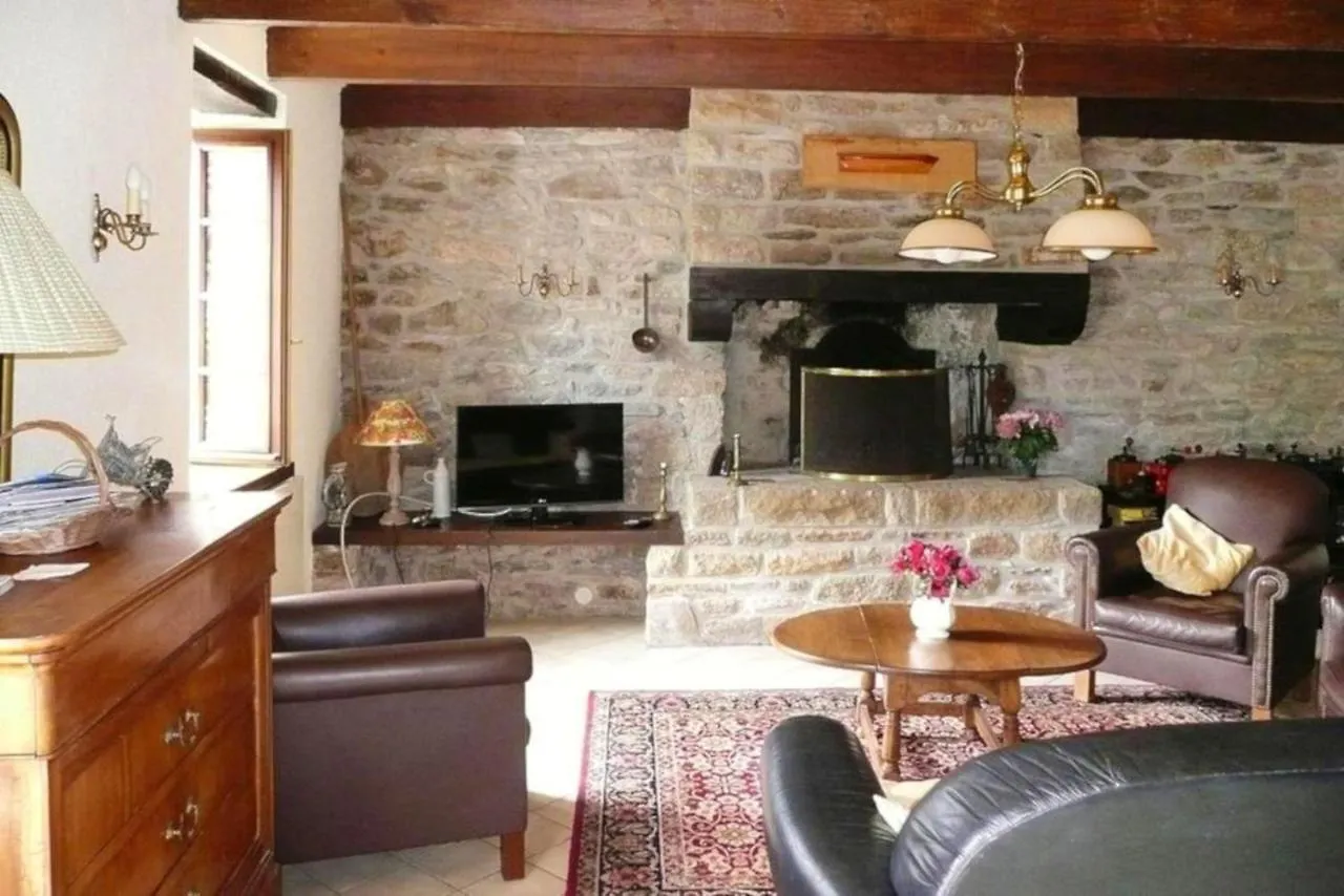 Holiday home Maison Confortable Proche De Ploudalmezeau Avec Jardin France