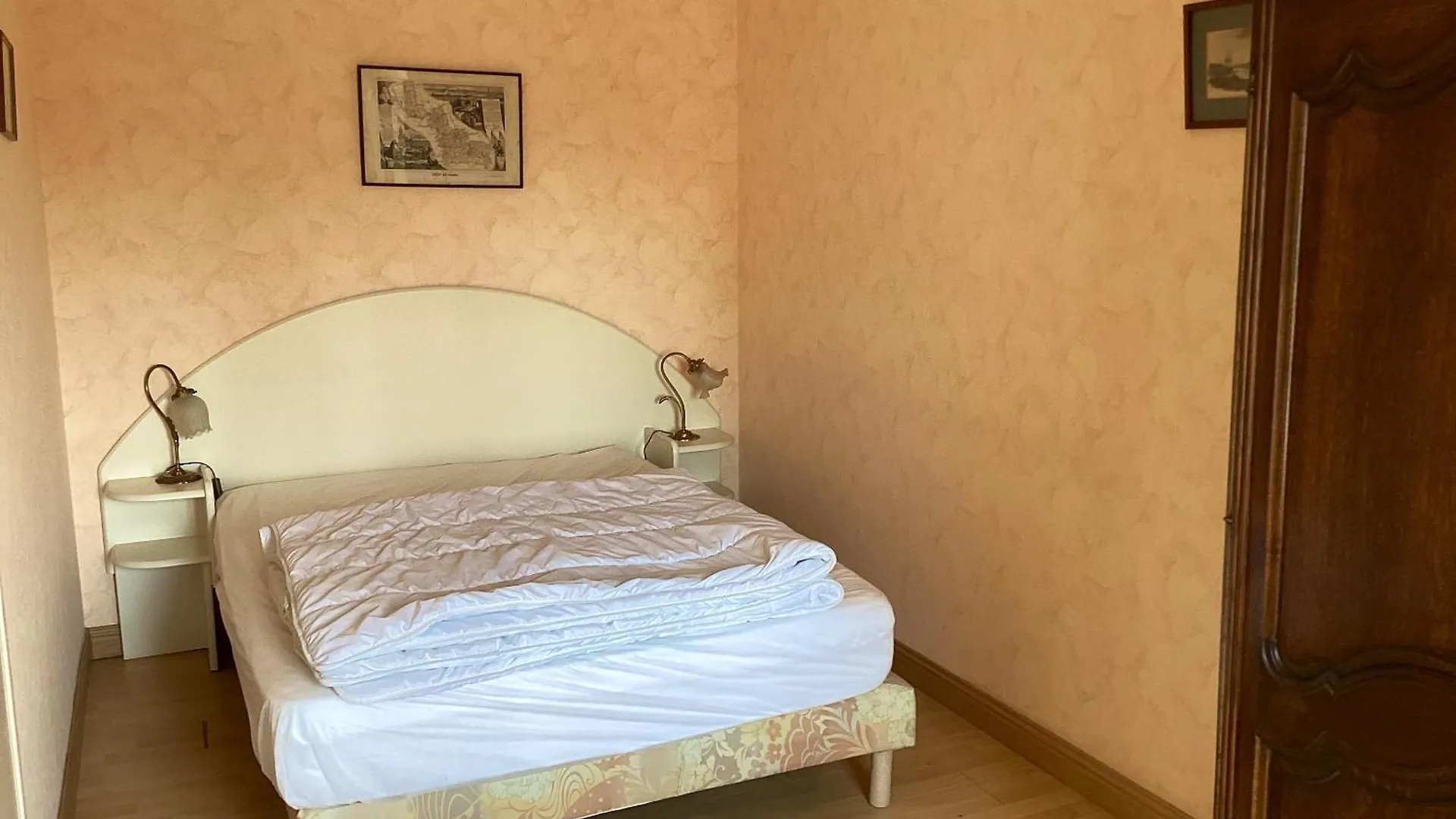 Maison Confortable Proche De Ploudalmezeau Avec Jardin France