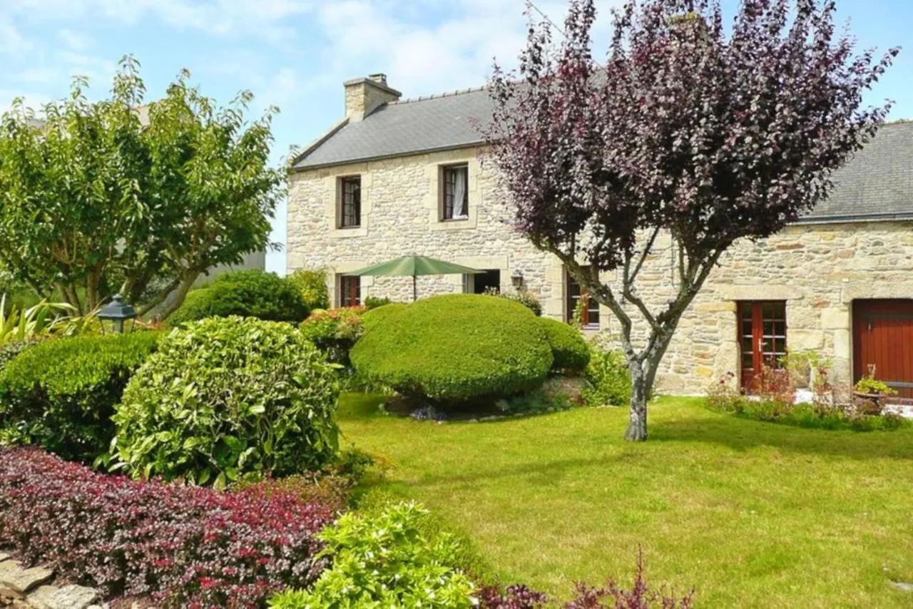 Maison Confortable Proche De Ploudalmezeau Avec Jardin